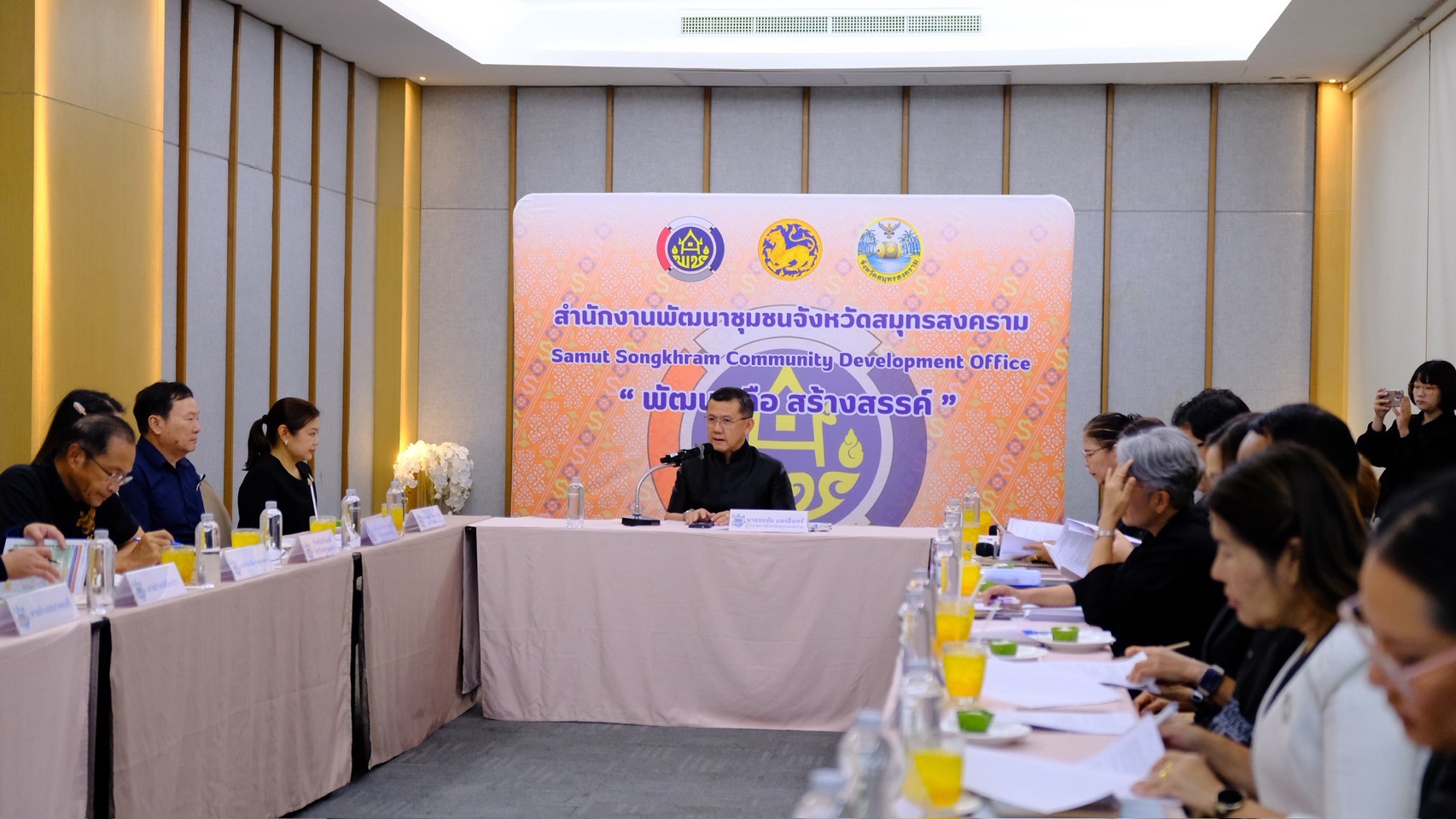 พช.สมุทรสงคราม ร่วมการประชุมคณะกรรมการโครงการ “ ผ้าไทยใส่ให้สนุก” ตามแนวพระดำริของสมเด็จพระเจ้าลูกเธอเจ้าฟ้าศิริวัณณวรี นารีรัตนราชกัญญา ระดับจังหวัด
